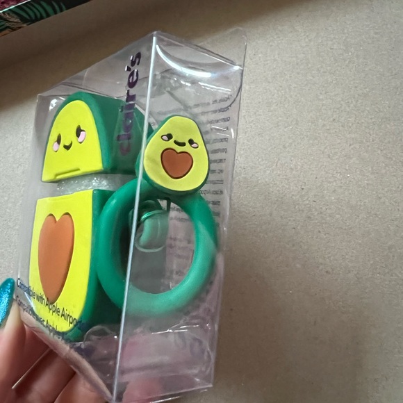 AirPods avocado case - Picture 2 of 3